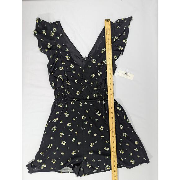 NWT Flutter Sleeve Romper Women's Medium Black - Picture 6 of 9